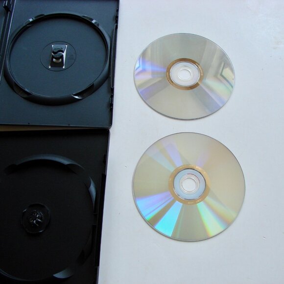 2 Bratz DVDs Movies Fashion Pixiez and Super Babyz Bratz Dolls - Picture 4 of 4